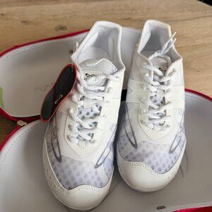 Nfinity Vengeance White Cheer Shoes w tags, size W9. Bag included.
